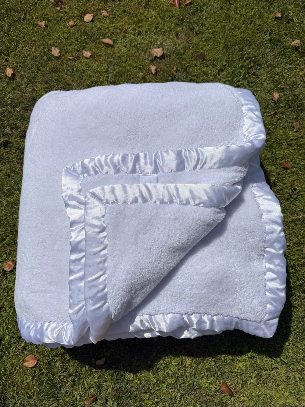 Simply Shabby Chic Satin Trim White Plush Blanket Rachel Ashwell Heavy F/Q GUC